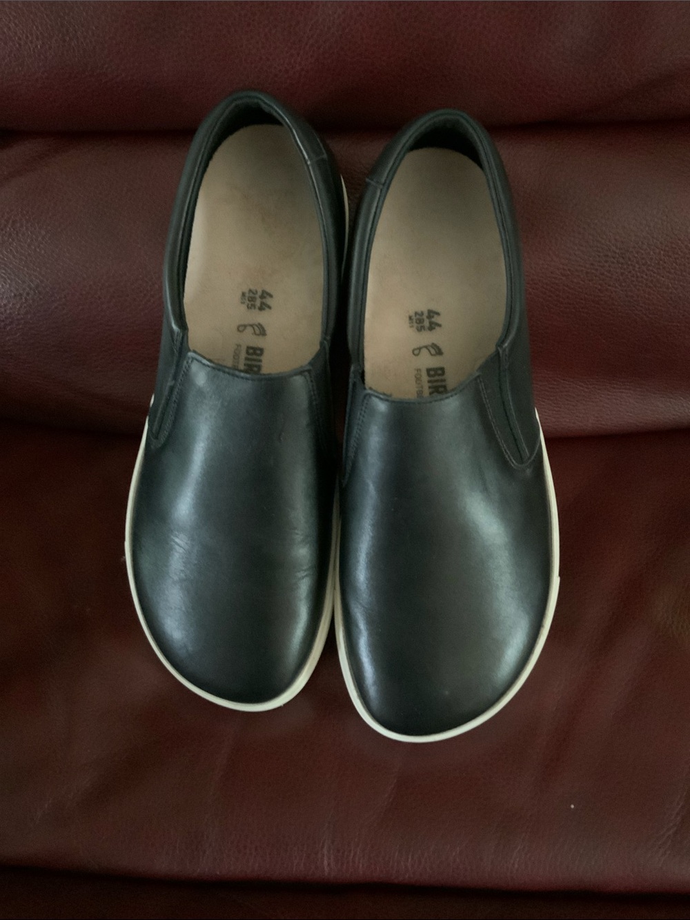 Birkenstock Oswego Black leather casual slip on sneakers. Barely used . Sz. 11.